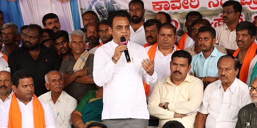 ತಮಿಳುನಾಡಿಗೆ ಕಾವೇರಿ ನೀರು ಬಿಡದಂತೆ ಆಗ್ರಹಿಸಿ ಮಂಡ್ಯದಲ್ಲಿ ಬಿಜೆಪಿ ಪ್ರತಿಭಟನೆ