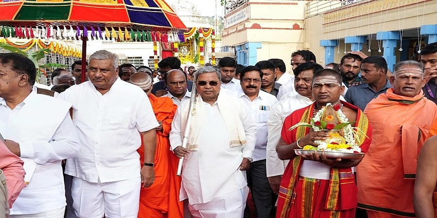 ಸಾಲ ಮಾಡಿ ಅದ್ಧೂರಿ ಮದುವೆ ಮಾಡುವುದು ನಿಲ್ಲಿಸಿ; ಚಾಮರಾಜನಗರಕ್ಕೆ ಭೇಟಿ ನೀಡಿ ಮೌಢ್ಯ ತೊರೆದಿದ್ದೇನೆ: ಸಿಎಂ ಸಿದ್ದರಾಮಯ್ಯ