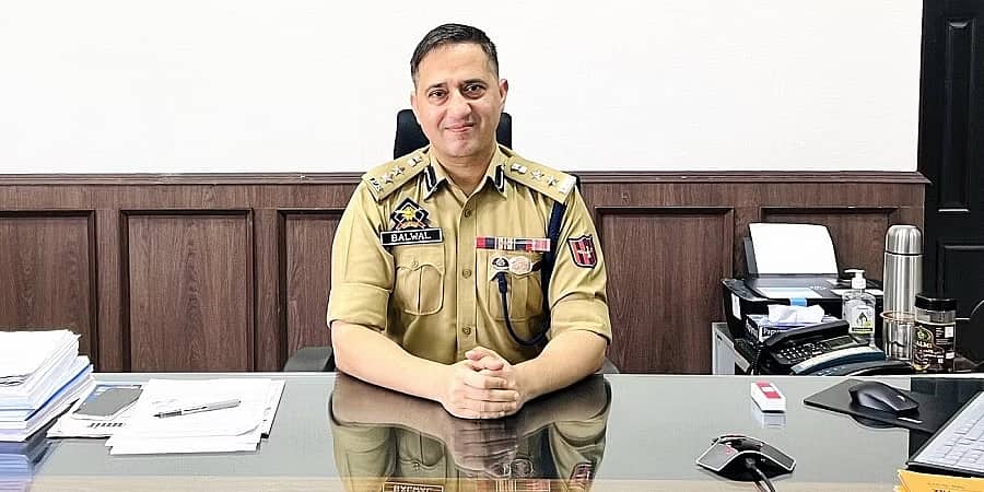ಪುಲ್ವಾಮಾ ದಾಳಿ ತನಿಖಾಧಿಕಾರಿ ರಾಕೇಶ್ ಬಲ್ವಾಲ್ ಜಮ್ಮು ಮತ್ತು ಕಾಶ್ಮೀರದಿಂದ ಮಣಿಪುರಕ್ಕೆ ವರ್ಗಾವಣೆ!