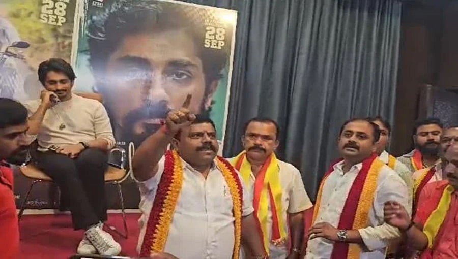 ತಮಿಳು ನಟ ಸಿದ್ದಾರ್ಥ್ ಪತ್ರಿಕಾಗೋಷ್ಠಿ ತಡೆದು ರಕ್ಷಣಾ ವೇದಿಕೆ ಆಕ್ರೋಶ: ಕನ್ನಡಿಗರ ಪರವಾಗಿ ಕ್ಷಮೆ ಕೋರಿದ ಪ್ರಕಾಶ್ ರಾಜ್