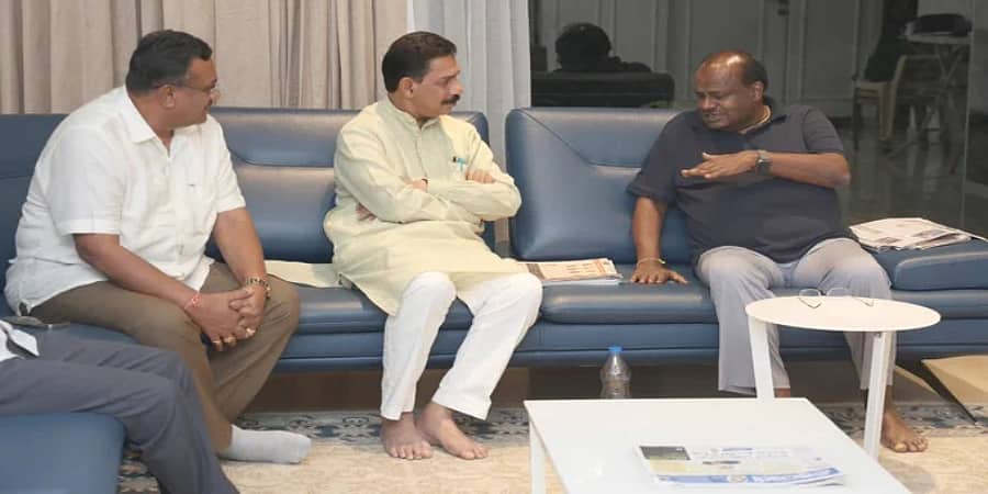 ಎಚ್‌ಡಿ ಕುಮಾರಸ್ವಾಮಿ ಭೇಟಿ ಮಾಡಿ ಆರೋಗ್ಯ ವಿಚಾರಿಸಿದ ಬಿಜೆಪಿ ರಾಜ್ಯಾಧ್ಯಕ್ಷ ನಳಿನ್ ಕುಮಾರ್ ಕಟೀಲ್