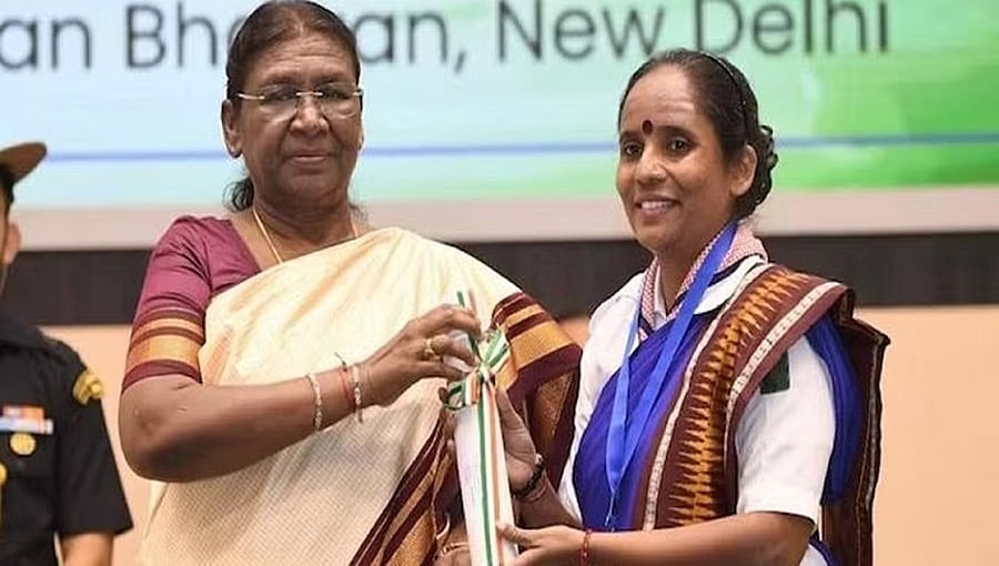 75 ಶಿಕ್ಷಕರಿಗೆ ರಾಷ್ಟ್ರಪತಿಗಳಿಂದ ಸನ್ಮಾನ: ರಾಷ್ಟ್ರದ ಉಜ್ವಲ ಭವಿಷ್ಯಕ್ಕಾಗಿ ಶ್ರಮಿಸಿ ಎಂದ ದ್ರೌಪದಿ ಮುರ್ಮು