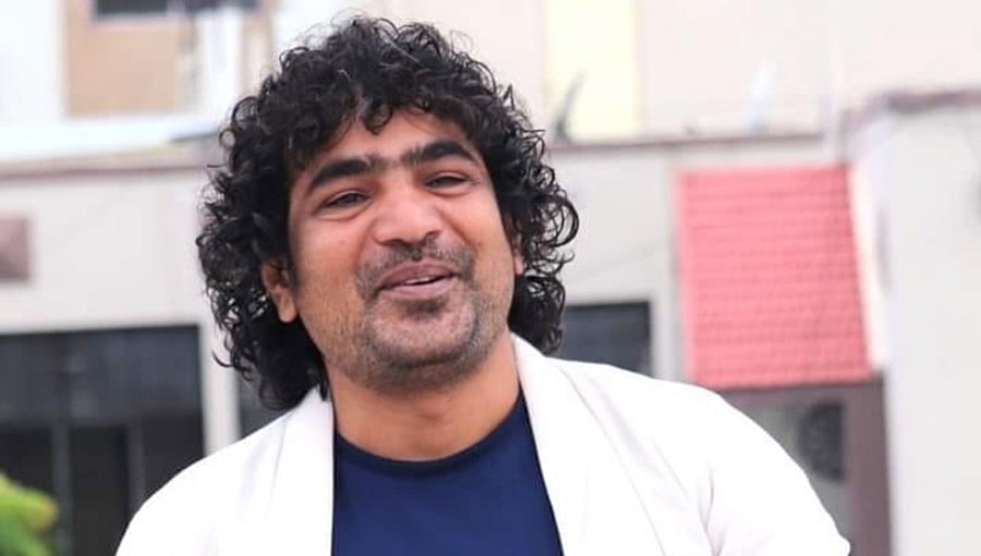 ಚಿಕ್ಕಮಗಳೂರು: ಸ್ಕೂಟಿಗೆ ಡಿಕ್ಕಿ ಹೊಡೆದು ಪರಾರಿ; ವಿವಾದದಲ್ಲಿ ಕಾಮಿಡಿ ಸ್ಟಾರ್ ಚಂದ್ರಪ್ರಭ!