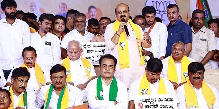ಕಾಂಗ್ರೆಸ್ ಸರ್ಕಾರದಲ್ಲಿ ಗ್ಯಾರೆಂಟಿ ದೋಖಾ, ವರ್ಗಾವಣೆ ದಂಧೆ: ಬಿಜೆಪಿ ಪ್ರತಿಭಟನೆಯಲ್ಲಿ ಬಸವರಾಜ ಬೊಮ್ಮಾಯಿ ಕಿಡಿ