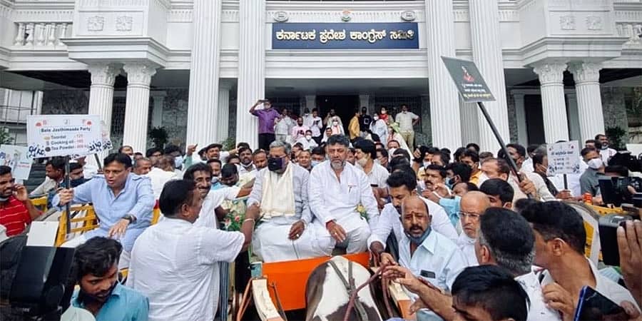 ಮುತ್ತಿಗೆ ಪ್ರಕರಣ: ಸಿದ್ದರಾಮಯ್ಯ ವಿರುದ್ಧದ ಪ್ರಕರಣಕ್ಕೆ ಕರ್ನಾಟಕ ಹೈಕೋರ್ಟ್ ತಡೆ