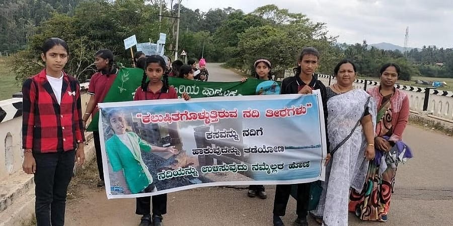ಮಡಿಕೇರಿ: ನದಿಗಳನ್ನು ಕಲುಷಿತಗೊಳಿಸದಂತೆ 8ನೇ ತರಗತಿ ಬಾಲಕಿಯ ಅಭಿಯಾನಕ್ಕೆ ಭರಪೂರ ಮೆಚ್ಚುಗೆ!