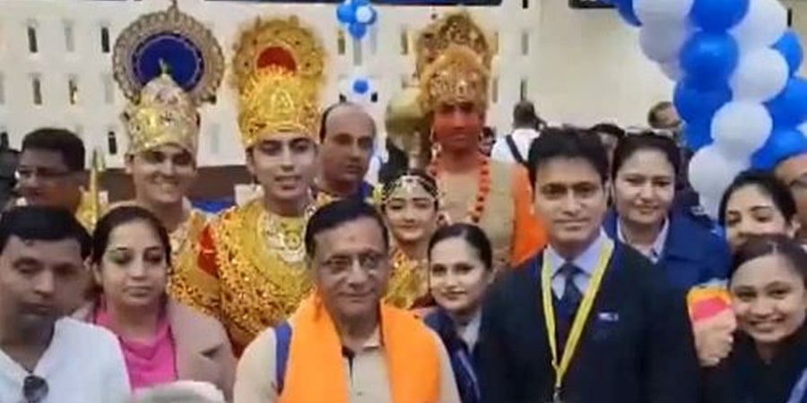 ಅಯೋಧ್ಯೆಯಲ್ಲಿ ಲ್ಯಾಂಡ್ ಆದ ಮೊದಲ ವಿಮಾನದಲ್ಲಿ 'ರಾಮ, ಸೀತೆ, ಲಕ್ಷ್ಮಣ' ಆಗಮನ!