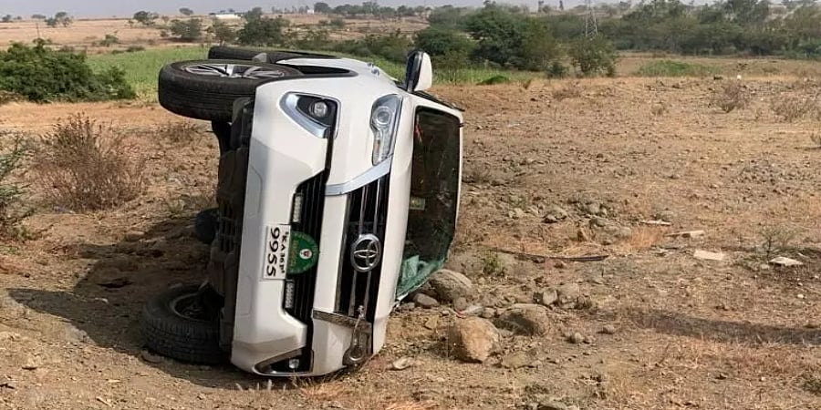 ಬಿಜೆಪಿ ಶಾಸಕ ಬಸವರಾಜ ಮತ್ತಿಮಡು ಸಂಚರಿಸುತ್ತಿದ್ದ ಕಾರು ಪಲ್ಟಿ; ಕೂದಲೆಳೆ ಅಂತರದಲ್ಲಿ ಅಪಾಯದಿಂದ ಪಾರು