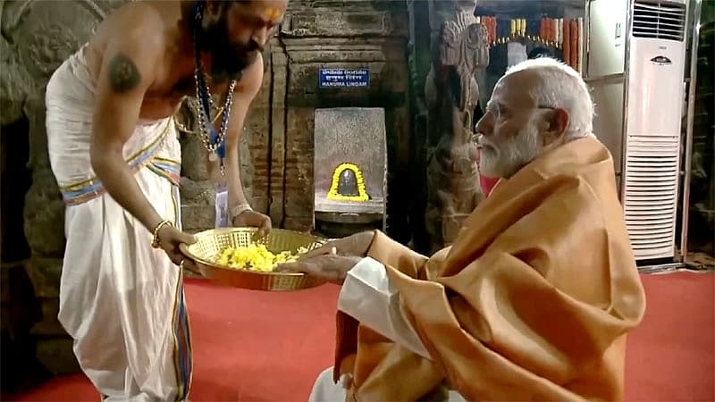 ರಾಮಾಯಣ ಹಾಗೂ ಶಿವನ ಕತೆಗಳಿಗೆ ಕುರುಹಾಗಿ ನಿಂತಿರುವ ಲೇಪಾಕ್ಷಿ ಅದ್ಭುತ ಶಿಲ್ಪಕಲೆಗಳ ತವರೂರು.