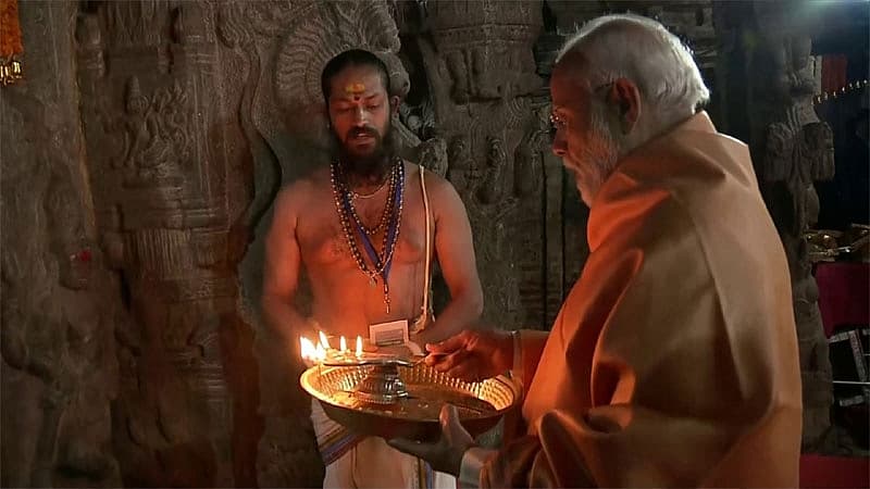 ಸಾಯುವ ಹಂತದಲ್ಲಿ ಇಲ್ಲಿ ಬಿದ್ದ ಜಟಾಯುವನ್ನು ನೋಡಿದ ರಾಮ, ಸ್ಥಳೀಯ ಭಾಷೆಯಲ್ಲಿ ಎದ್ದೇಳು ಪಕ್ಷಿಯೇ ಎನ್ನಲು 'ಲೇ ಪಕ್ಷಿ' ಎನ್ನುತ್ತಾನೆ. ನಂತರದ ದಿನಗಳಲ್ಲಿ ಇದೇ ಲೇಪಾಕ್ಷಿಯಾಗುತ್ತದೆ.