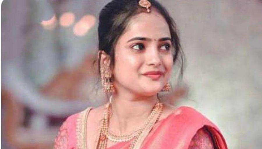 ಶಿವಮೊಗ್ಗ: ಪ್ರೀತಿಸಿದ ಯುವಕನನ್ನು 8 ತಿಂಗಳ ಹಿಂದೆ ಮದುವೆಯಾಗಿದ್ದ ಯುವತಿ ಆತ್ಮಹತ್ಯೆ!