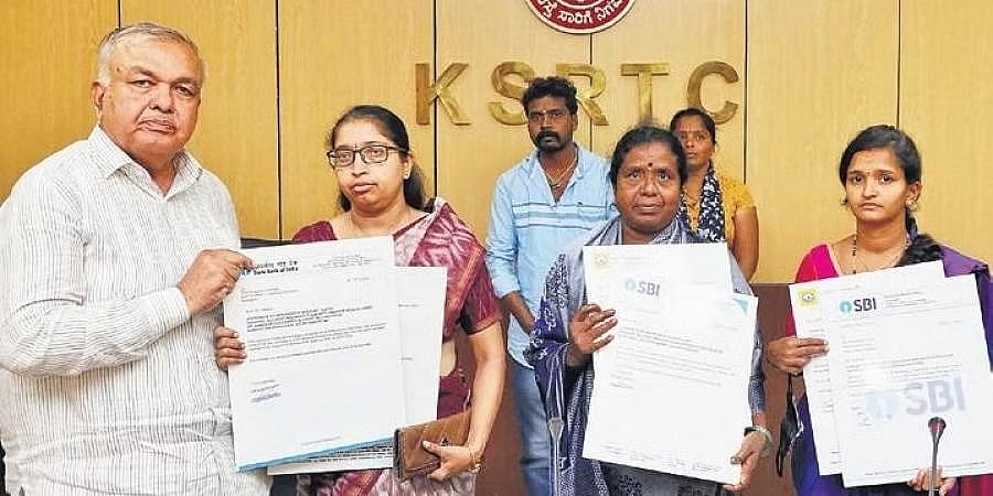 ಕೆಎಸ್ ಆರ್ ಟಿಸಿಯಿಂದ ಮೃತ ಉದ್ಯೋಗಿಗಳ ಕುಟುಂಬಗಳಿಗೆ ತಲಾ 1 ಕೋಟಿ ರೂಪಾಯಿ ಪರಿಹಾರ ವಿತರಣೆ