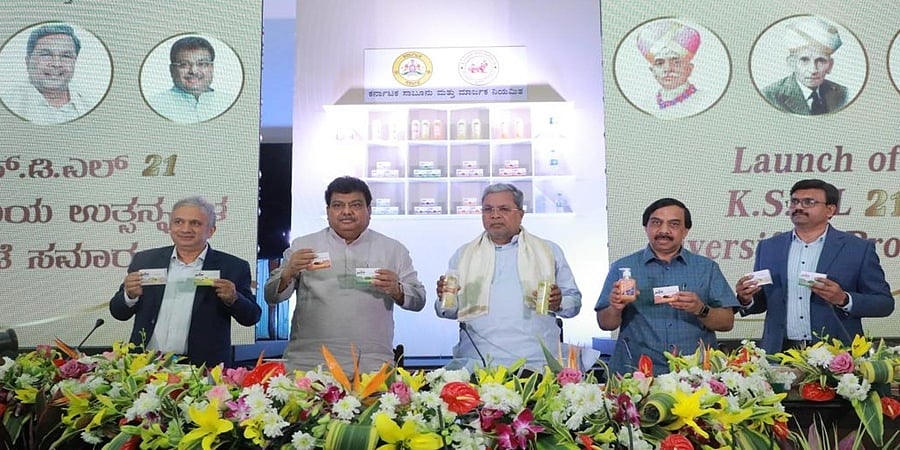 KSDL ವಿಕ್ರಮ: ಒಂದೇ ಬಾರಿಗೆ 21 ನೂತನ ಉತ್ಪನ್ನಗಳು ಮಾರುಕಟ್ಟೆಗೆ ಬಿಡುಗಡೆ, ಸಿಎಂ ಸಿದ್ದರಾಮಯ್ಯ ಮೆಚ್ಚುಗೆ