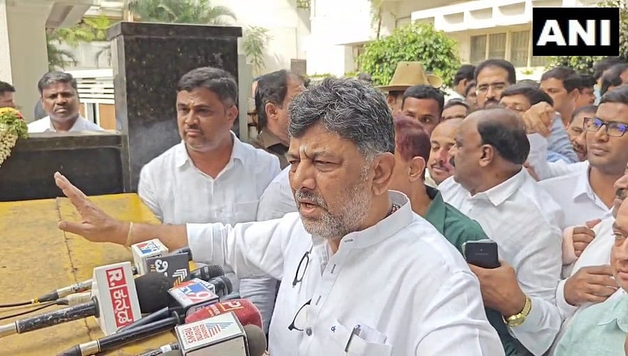 ರಾಜಕಾರಣದಲ್ಲಿ ಧರ್ಮ ಬೇಕು, ಧರ್ಮದಲ್ಲಿ ರಾಜಕಾರಣ ಅಲ್ಲ: ರಜೆಗೆ ಆಗ್ರಹಿಸುತ್ತಿರುವ ಬಿಜೆಪಿಗೆ ಡಿಕೆಶಿ ತಿರುಗೇಟು