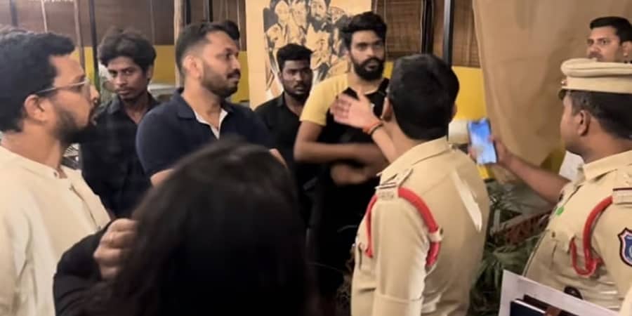 ಹೈದರಾಬಾದ್: 'ರಾಮ್ ಕೆ ನಾಮ್' ಸಾಕ್ಷ್ಯಚಿತ್ರದ ಪ್ರದರ್ಶನ ಸ್ಥಗಿತಗೊಳಿಸಿದ ಪೊಲೀಸರು, ಮೂವಿ ಕ್ಲಬ್‌ನ ಮೂವರ ಬಂಧನ
