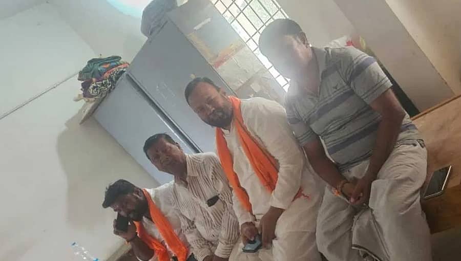 ಹಾವೇರಿ: ವಿವಾದಿತ ಜಾಗದಲ್ಲಿ ರಾಮನ ಫೋಟೋಗೆ ಪೂಜೆ; ಐವರನ್ನು ವಶಕ್ಕೆ ಪಡೆದ ಪೊಲೀಸರು