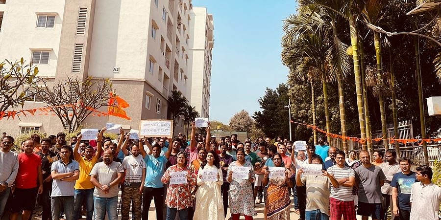 ಬೆಂಗಳೂರು: ಬಿಲ್ಡರ್ ನಿಂದ ಅಧಿಕ ಶುಲ್ಕ; ಅಪಾರ್ಟ್ಮೆಂಟ್ ಮಾಲೀಕರ ಪ್ರತಿಭಟನೆ