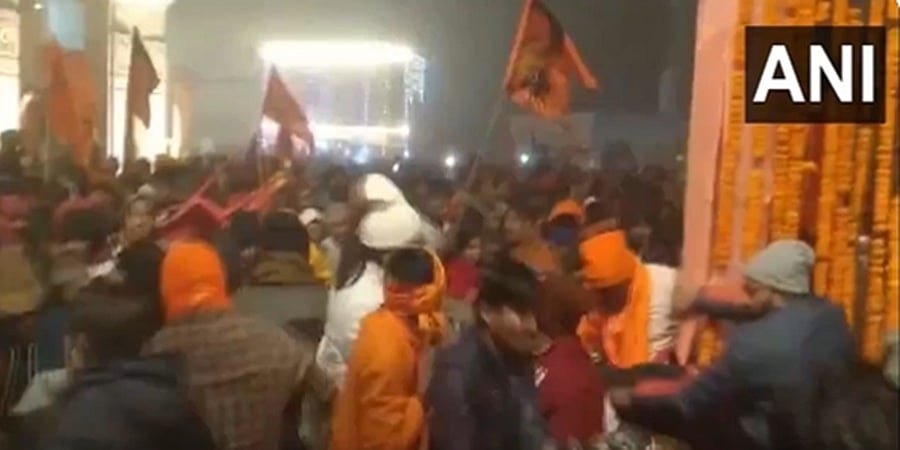 ಅಯೋಧ್ಯೆ: ಇಂದಿನಿಂದ ಬಾಲರಾಮನ ದರ್ಶನಕ್ಕೆ ಅವಕಾಶ, ಭಕ್ತರ ನೂಕು ನುಗ್ಗಲು! ವಿಡಿಯೋ