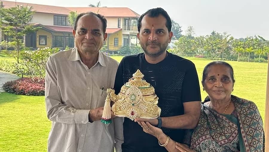 ಅಯೋಧ್ಯೆ: ರಾಮ ಲಲ್ಲಾಗೆ 11 ಕೋಟಿ ರೂ. ಮೌಲ್ಯದ ಚಿನ್ನದ ಕಿರೀಟ ಅರ್ಪಿಸಿದ ಸೂರತ್ ಉದ್ಯಮಿ!