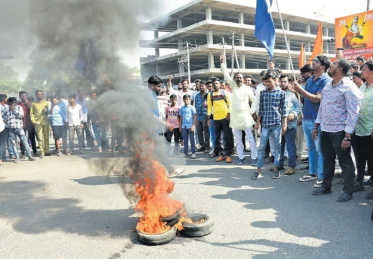 ಅಂಬೇಡ್ಕರ್ ಪ್ರತಿಮೆಗೆ ಅಪಮಾನ: ಕಲಬುರಗಿಯಲ್ಲಿ ಭುಗಿಲೆದ್ದ ಆಕ್ರೋಶ, ಪರಿಸ್ಥಿತಿ ಉದ್ವಿಗ್ನ