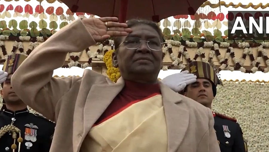 75ನೇ ಗಣರಾಜ್ಯೋತ್ಸವ ಸಂಭ್ರಮ: ಕರ್ತವ್ಯಪಥದಲ್ಲಿ ಧ್ವಜಾರೋಹಣ ನೆರವೇರಿಸಿದ ರಾಷ್ಟ್ರಪತಿ ದ್ರೌಪದಿ ಮುರ್ಮು