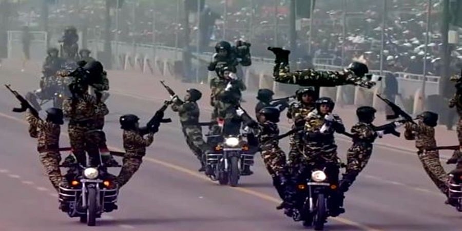 ನವದೆಹಲಿ: ಕರ್ತವ್ಯಪಥದಲ್ಲಿ 256 ಮಹಿಳೆಯರಿಂದ ಡೇರ್ ಡೆವಿಲ್ಸ್ ಬೈಕ್ ಸ್ಟಂಟ್! ವಿಡಿಯೋ