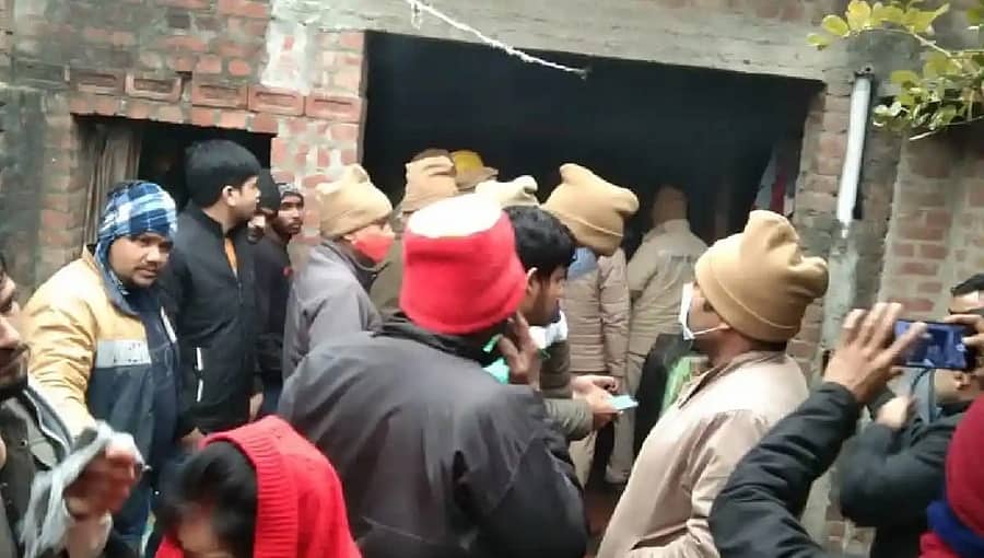 ಉತ್ತರಪ್ರದೇಶ: ಫರೀದ್‌ಪುರದಲ್ಲಿ ಅಗ್ನಿ ಅವಘಡ: ಸುಟ್ಟ ಸ್ಥಿತಿಯಲ್ಲಿ ದಂಪತಿ, ಮೂವರು ಮಕ್ಕಳ ಮೃತದೇಹ ಪತ್ತೆ!