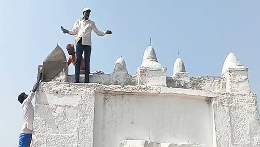 ಧಾರವಾಡ: ಕೋಮು ಉದ್ವಿಗ್ನತೆ ನಂತರ ಭಯದಿಂದ ತಡಕೋಡು ಗ್ರಾಮ ತೊರೆದ ಹಲವು ಕುಟುಂಬಗಳು!