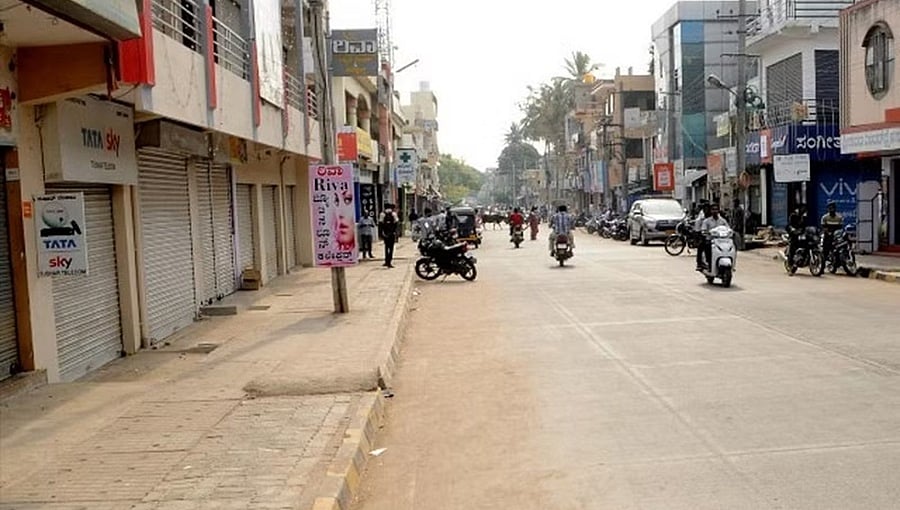ಶ್ರೀಕಂಠೇಶ್ವರ ಸ್ವಾಮಿ ಉತ್ಸವ ಮೂರ್ತಿಗೆ ಅಪಮಾನ; ನಂಜನಗೂಡು ಬಂದ್ಗೆ ಉತ್ತಮ ಪ್ರತಿಕ್ರಿಯೆ, ಮೆಡಿಕಲ್ ಅಂಗಡಿ ಹೊರತುಪಡಿಸಿ ಎಲ್ಲಾ ವ್ಯಾಪಾರ ಬಂದ್