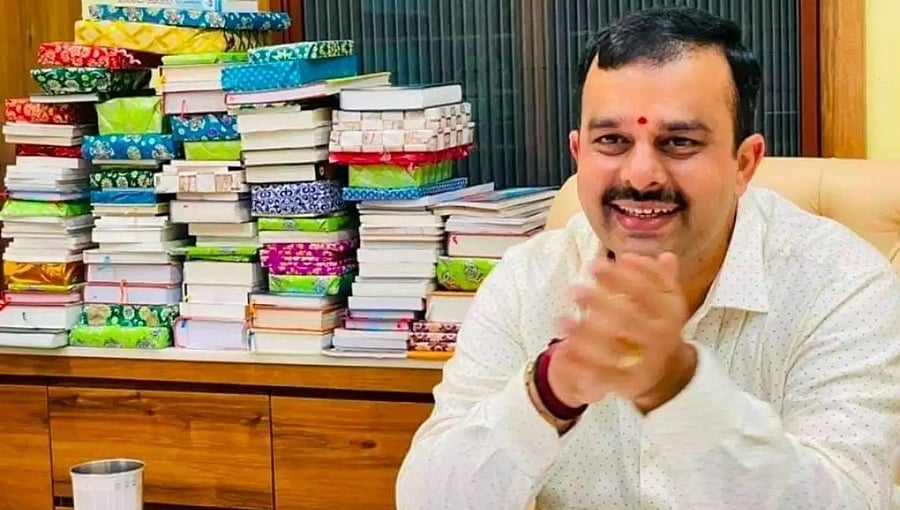 ನಾನೂ ಕರಸೇವಕ, ನನ್ನನ್ನೂ ಬಂಧಿಸಿ: ಪ್ರತಿಭಟನೆಗಿಳಿದ ಶಾಸಕ ವಿ.ಸುನಿಲ್ ಕುಮಾರ್ ಪೊಲೀಸರ ವಶಕ್ಕೆ