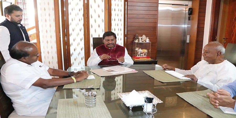 ಕಾಡುಗೊಲ್ಲ ಸಮುದಾಯ ಎಸ್ ಟಿ ವರ್ಗಕ್ಕೆ ಸೇರ್ಪಡೆ: ಕೇಂದ್ರ ಸಚಿವರೊಂದಿಗೆ ಕುಮಾರಸ್ವಾಮಿ ಮಾತುಕತೆ