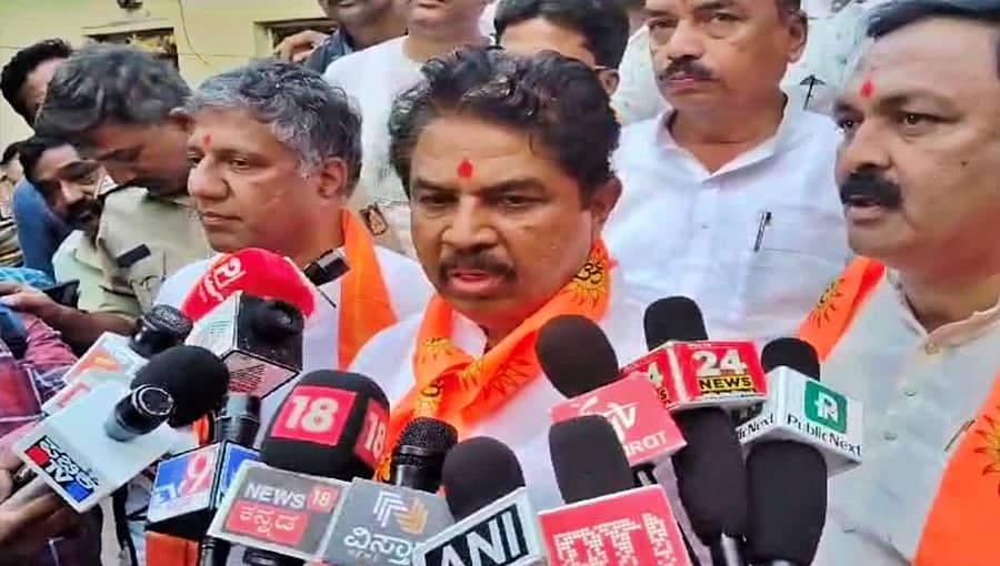 ಶ್ರೀಕಾಂತ್ ಪೂಜಾರಿ ಬಂಧನ ಖಂಡಿಸಿ ಬಿಜೆಪಿ ಪ್ರತಿಭಟನೆ: 43 ಮಂದಿ ವಿರುದ್ಧ ಎಫ್ಐಆರ್, ಆರ್ ಅಶೋಕ್ ಎ1 ಆರೋಪಿ!