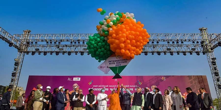 ಗುಜರಾತ್: ಅಂತಾರಾಷ್ಟ್ರೀಯ ಗಾಳಿಪಟ ಉತ್ಸವಕ್ಕೆ ಚಾಲನೆ, 68 ರಾಷ್ಟ್ರಗಳು ಭಾಗಿ