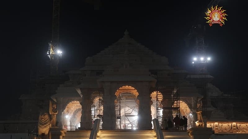 ವಿದ್ಯುತ್ ಬೆಳಕಿನಲ್ಲಿ ಕಂಗೊಳಿಸುವ ರಾಮ ಮಂದಿರ