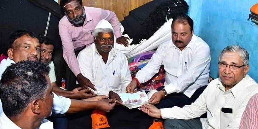 ರಾಮಮಂದಿರ ಉದ್ಘಾಟನೆಗೆ ಕ್ಷಣಗಣನೆ: ಧಾರವಾಡ ರೈತರಿಂದ 110 ಇಂಚು ಉದ್ದದ ಎರಡು ಕಂಬಳಿಗಳ ಕಾಣಿಕೆ!