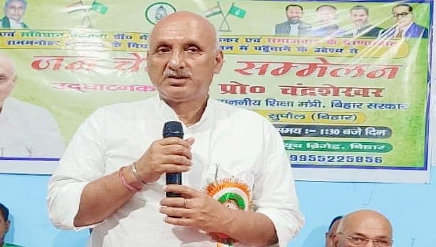 ದೇವಸ್ಥಾನಗಳು ಮಾನಸಿಕ ಗುಲಾಮಗಿರಿಗೆ ದಾರಿ; ಶಾಲೆಗಳು ಬೆಳಕಿನ ಮಾರ್ಗ: ಬಿಹಾರ ಶಿಕ್ಷಣ ಸಚಿವ