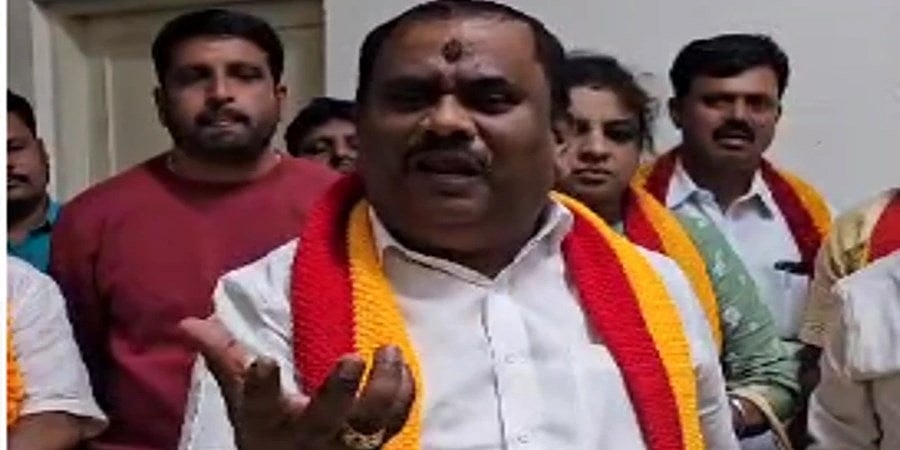 ಜೈಲಿಂದ ಬಿಡುಗಡೆಯಾದ ಬೆನ್ನಲ್ಲೇ ಕರವೇ ಅಧ್ಯಕ್ಷ ನಾರಾಯಣಗೌಡ ಮತ್ತೆ ಪೊಲೀಸರ ವಶಕ್ಕೆ