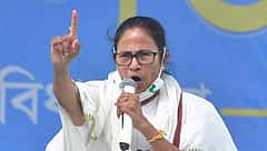 'ಕೇಂದ್ರ ಸರ್ಕಾರ ಬಂಗಾಳದಲ್ಲಿ ಆಧಾರ್ ಕಾರ್ಡ್‌ಗಳನ್ನು ನಿಷ್ಕ್ರಿಯಗೊಳಿಸುತ್ತಿದೆ': ಮಮತಾ ಬ್ಯಾನರ್ಜಿ