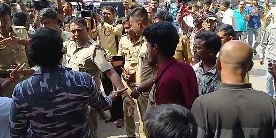 ರಾಮನಿಗೆ ಅವಮಾನ: ಶಾಲಾ ಶಿಕ್ಷಕಿ ವಿರುದ್ಧ ಕ್ರಮಕ್ಕೆ ಹಿಂದುತ್ವವಾದಿಗಳು, ಪೋಷಕರ ಆಗ್ರಹ
