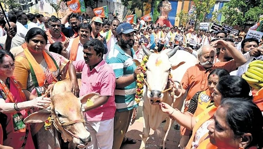 ಗೋವುಗಳೊಂದಿಗೆ ಪ್ರತಿಭಟನೆ: 9 ಮಂದಿ ಬಿಜೆಪಿ ನಾಯಕರ ವಿರುದ್ಧ ಪ್ರಕರಣ ದಾಖಲು