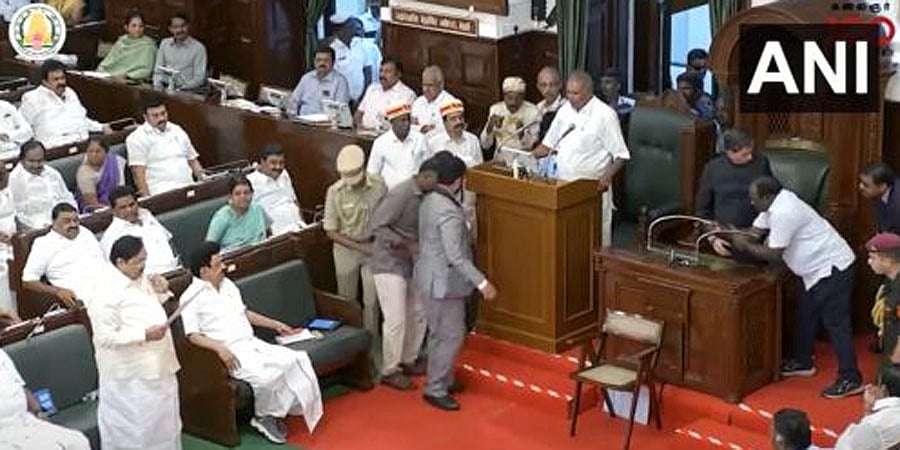ತಮಿಳುನಾಡು ವಿಧಾನಸಭೆಯಲ್ಲಿ ಹೈಡ್ರಾಮಾ: ಭಾಷಣ ತಿರಸ್ಕರಿಸಿ ರಾಷ್ಟ್ರಗೀತೆಗೂ ಮುನ್ನ ಹೊರ ನಡೆದ ರಾಜ್ಯಪಾಲ ರವಿ