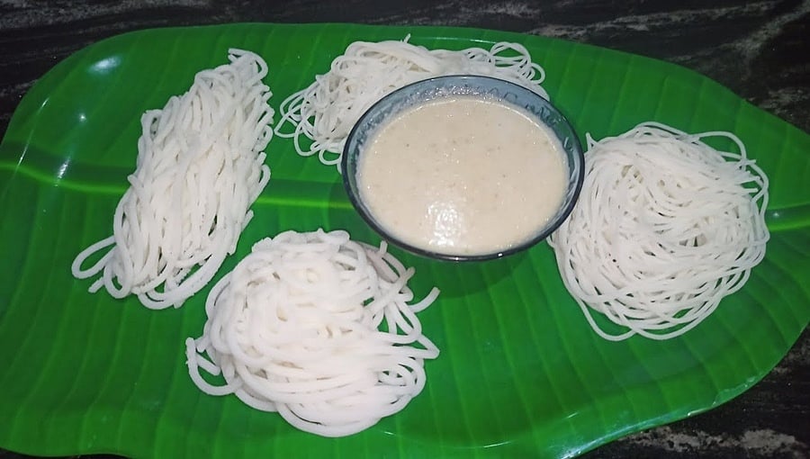 ಒತ್ತು ಶಾವಿಗೆ, ಕಾಯಿ ಹಾಲು