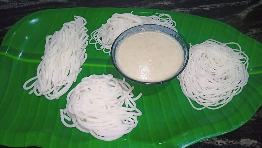 ಒತ್ತು ಶಾವಿಗೆ, ಕಾಯಿ ಹಾಲು