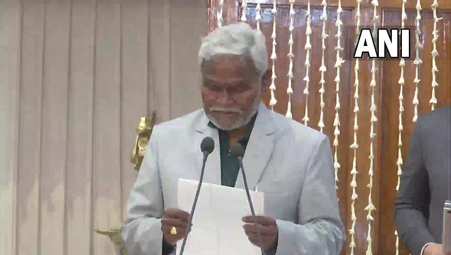 ಜಾರ್ಖಂಡ್​​​ನ 12ನೇ ಮುಖ್ಯಮಂತ್ರಿಯಾಗಿ ಚಂಪೈ ಸೊರೆನ್ ಪ್ರಮಾಣವಚನ ಸ್ವೀಕಾರ