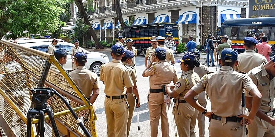ಮುಂಬೈ ನಗರದ 6 ಕಡೆ ಸರಣಿ ಬಾಂಬ್ ಸ್ಫೋಟದ ಬೆದರಿಕೆ ಸಂದೇಶ: ಪೊಲೀಸರ ತೀವ್ರ ಕಟ್ಟೆಚ್ಚರ, ತಪಾಸಣೆ