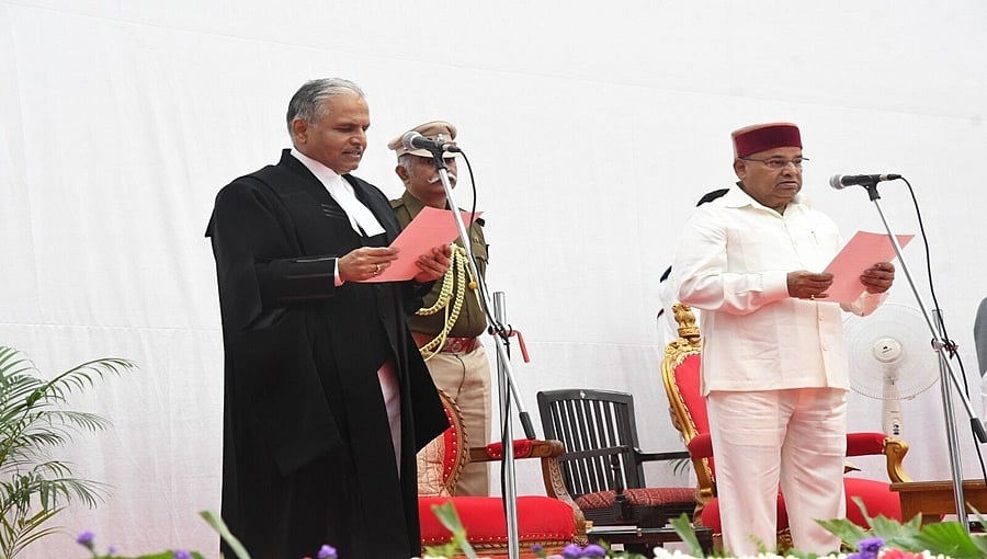 ರಾಜ್ಯ ಹೈಕೋರ್ಟ್ ಮುಖ್ಯ ನ್ಯಾಯಮೂರ್ತಿಯಾಗಿ ಪಿ.ಎಸ್.ದಿನೇಶ್ ಕುಮಾರ್ ಪ್ರಮಾಣ ವಚನ ಸ್ವೀಕಾರ