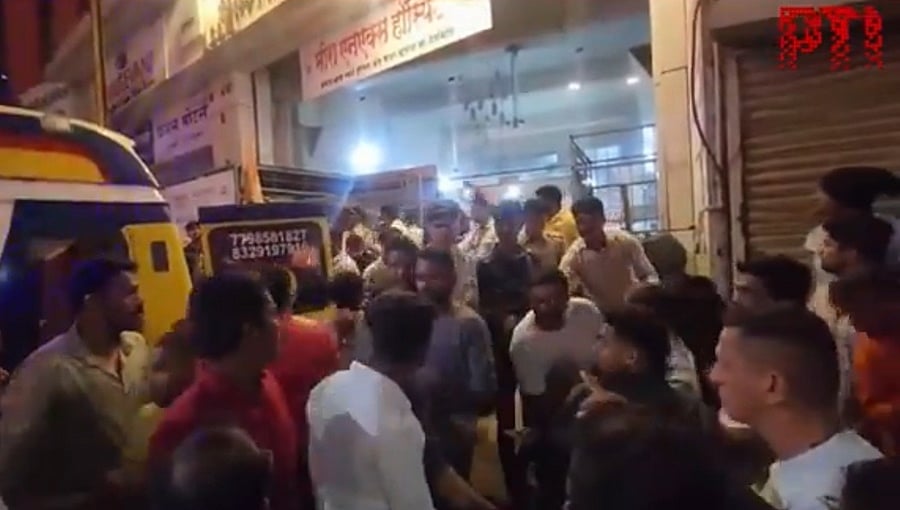 ಬಿಜೆಪಿ ಶಾಸಕ-ಶಿವಸೇನಾ ಶಿಂಧೆ ಬಣದ ನಡುವೆ ಘರ್ಷಣೆ: ಪೊಲೀಸ್ ಠಾಣೆಯಲ್ಲೇ ಗುಂಡಿನ ದಾಳಿ, ಮಹೇಶ್ ಗಾಯಕ್ವಾಡ್ ಸ್ಥಿತಿ ಗಂಭೀರ