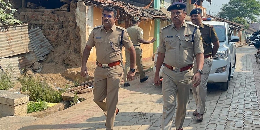 ಬೆಳಗಾವಿ: ಎಂಕೆ ಹುಬ್ಬಳ್ಳಿಯಲ್ಲಿ ಭಗವಾಧ್ವಜ ತೆರವಿಗೆ ಆಕ್ರೋಶ; ಪರಿಸ್ಥಿತಿ ಉದ್ವಿಗ್ನ, ಪೊಲೀಸರ ನಿಯೋಜನೆ