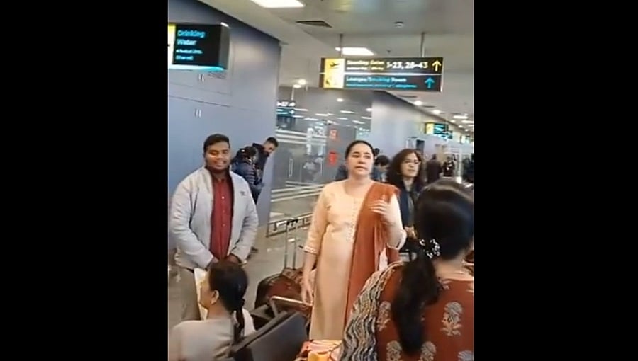 ಕೆಐಎ ಟರ್ಮಿನಲ್ 2ನಲ್ಲಿ ರಾಮನ ಸ್ಮರಣೆ ಗೀತೆ, ನೃತ್ಯ: ಚರ್ಚೆ ಹುಟ್ಟುಹಾಕಿದ ವಿಡಿಯೋ!