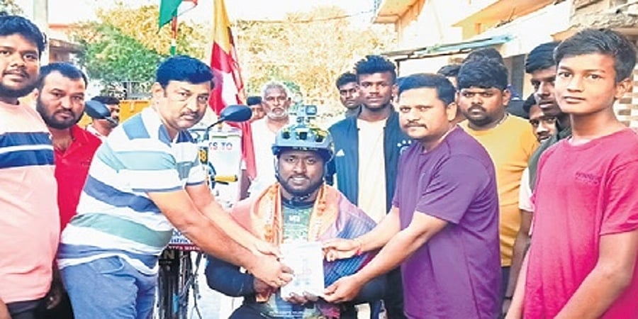 ಸೈಕಲ್ ನಲ್ಲಿ ಅಪ್ಪು ಅಭಿಮಾನಿ ವಿಶ್ವ ಪರ್ಯಟನೆ, ಗಿನ್ನಿಸ್ ದಾಖಲೆ ಮೇಲೆ ಕಣ್ಣು!